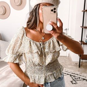 WORN FOR PHOTOGRAPHY. FLORAL RUFFLE PEASANT TOP